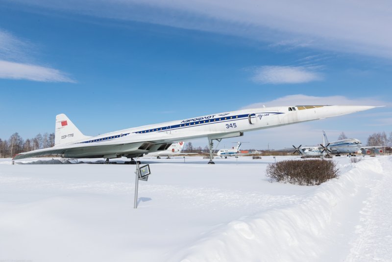 Сверхзвуковой пассажирский самолет ту-144