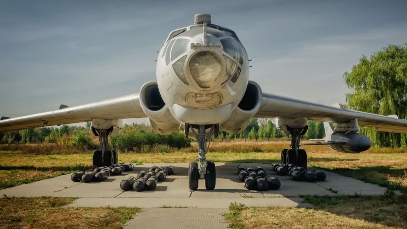 Советский стратегический бомбардировщик ту-16