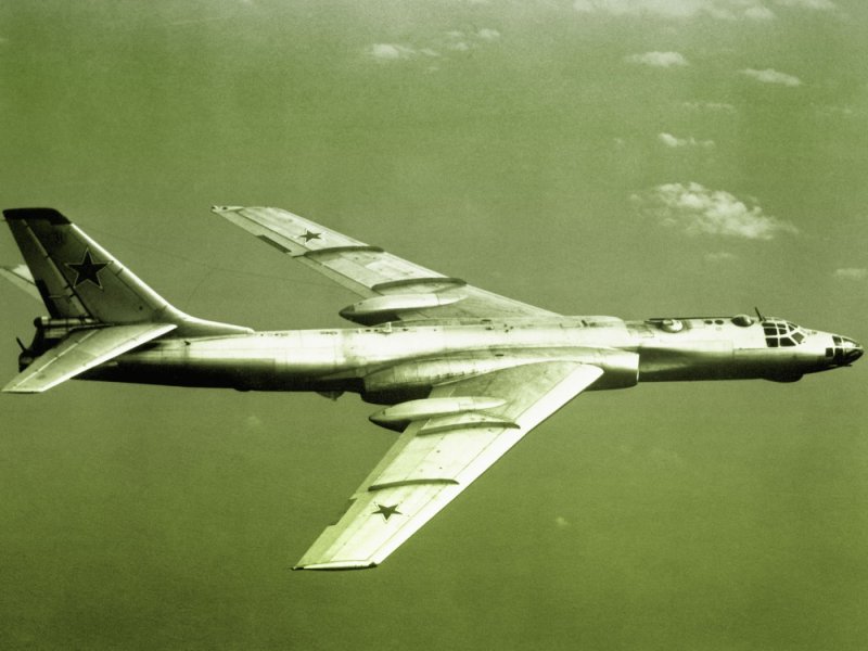 Самолет ту-16п