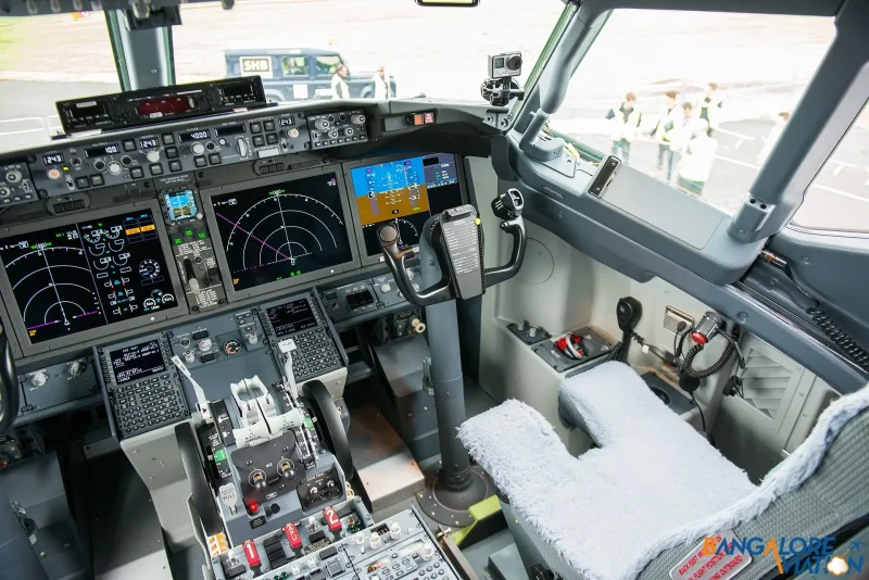 Boeing 737-800 Cockpit