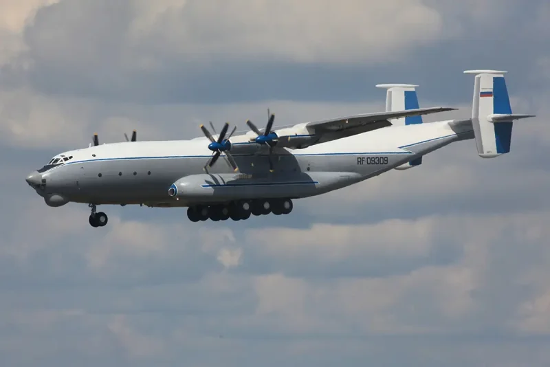 Самолет гигант АН-22 Антей