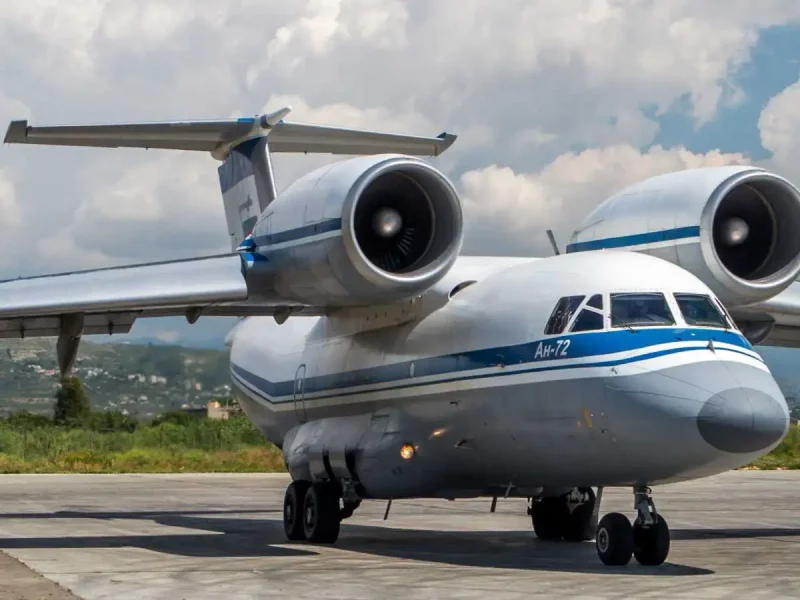 АН-72 военно-транспортный самолёт
