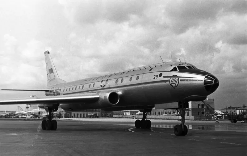 Первый реактивный пассажирский самолет ту-104