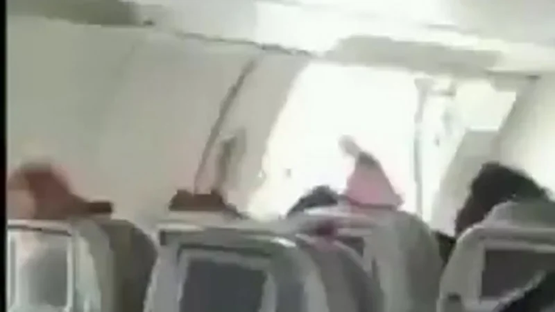 Самолет внутри с пассажирами
