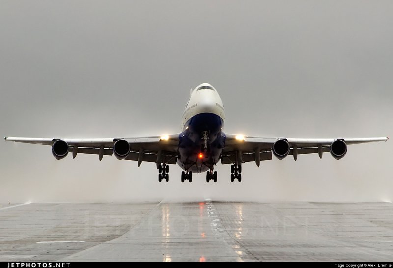 Боинг 747 анфас
