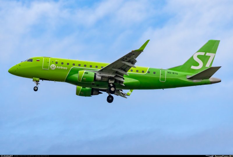 Embraer EMB 190 внутри