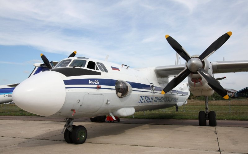 АН-26 военно-транспортный самолёт