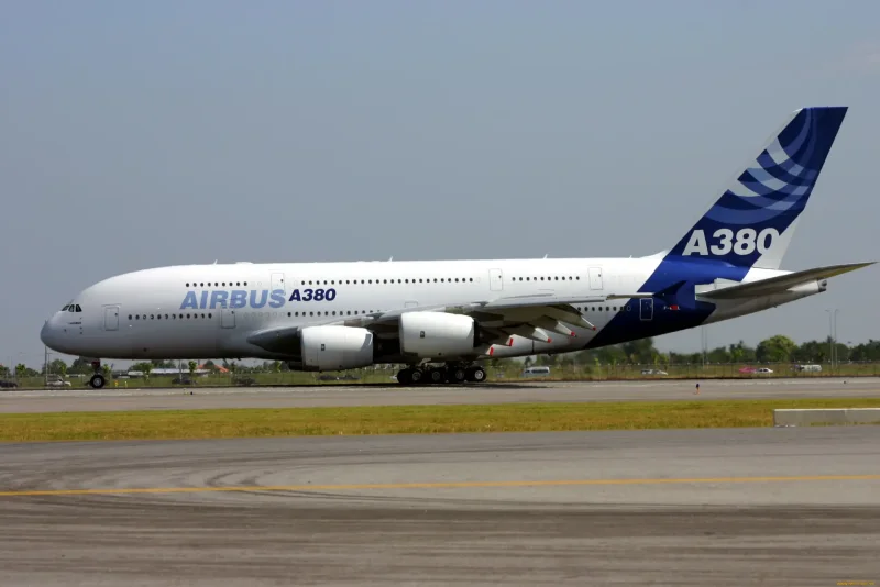 Самолёт Аирбас а380