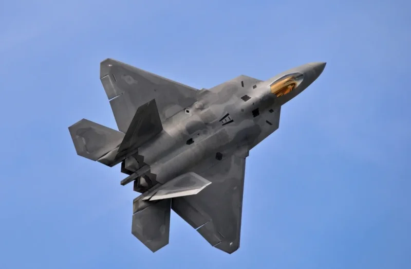 F22 самолет