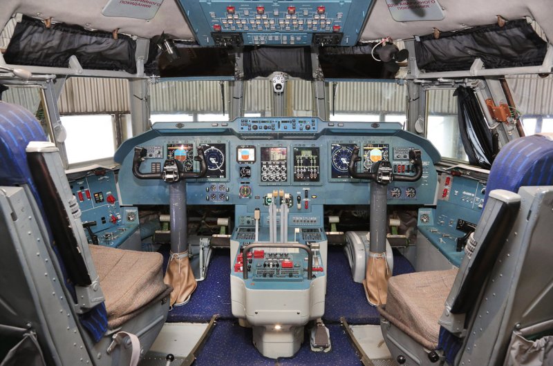 Ил-114-300 кабина