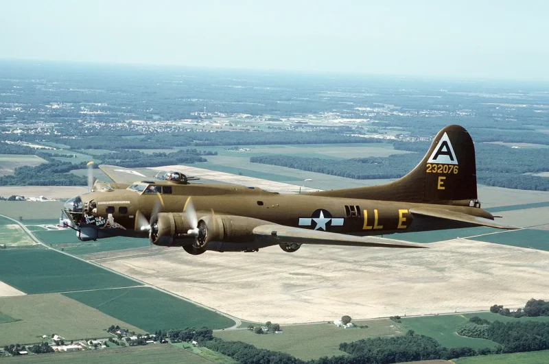 Американский бомбардировщик b-17