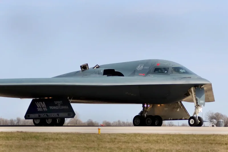 Стелс-бомбардировщик b-2