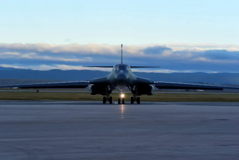 B-1b бомбардировщик