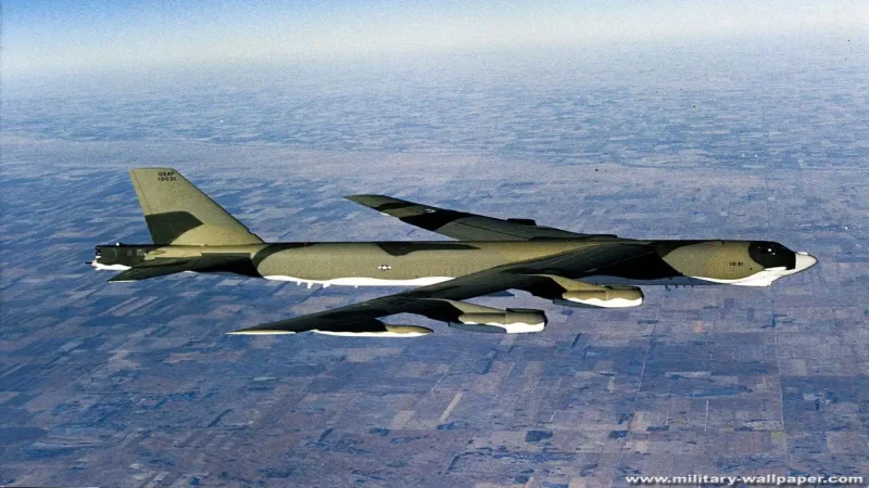 B 52 бомбардировщик