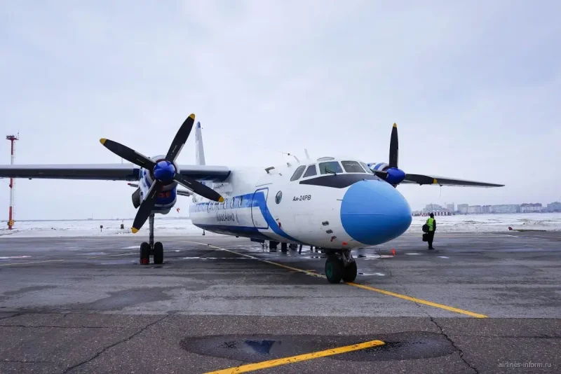 АН-24 пассажирский самолёт