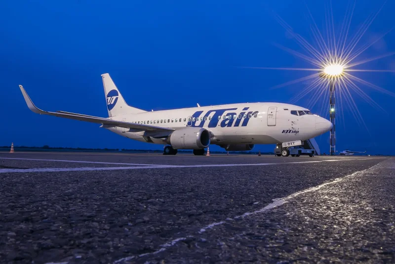 Самолет UTAIR Boeing 737