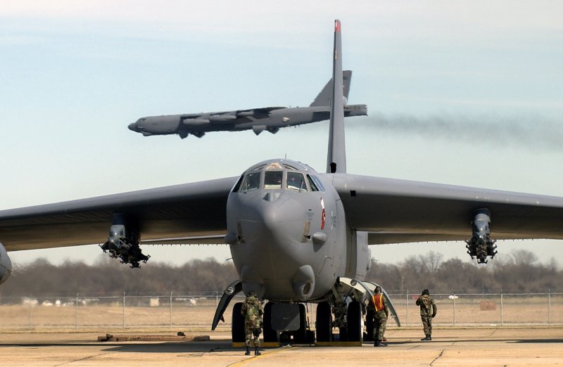 B 52 бомбардировщик