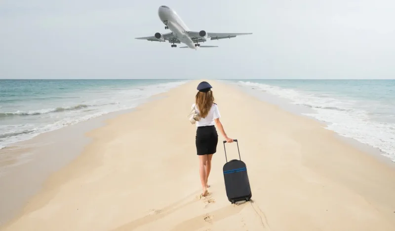 Девушка чемодан самолет