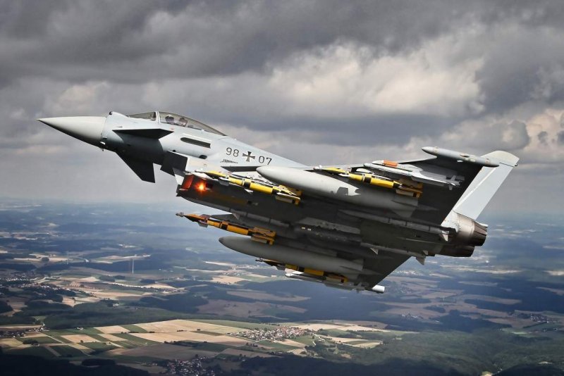 Истребитель британских ВВС Eurofighter Typhoon