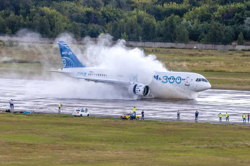 Sukhoi Superjet 100 Россия