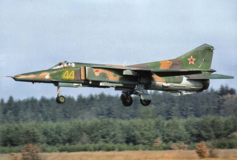 Миг-27 сверхзвуковой самолёт