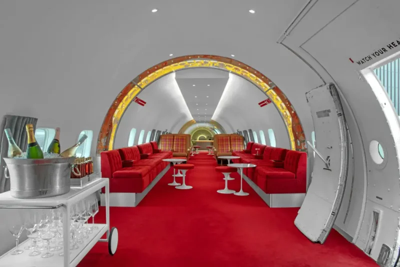 Ресторан в стиле салона самолета