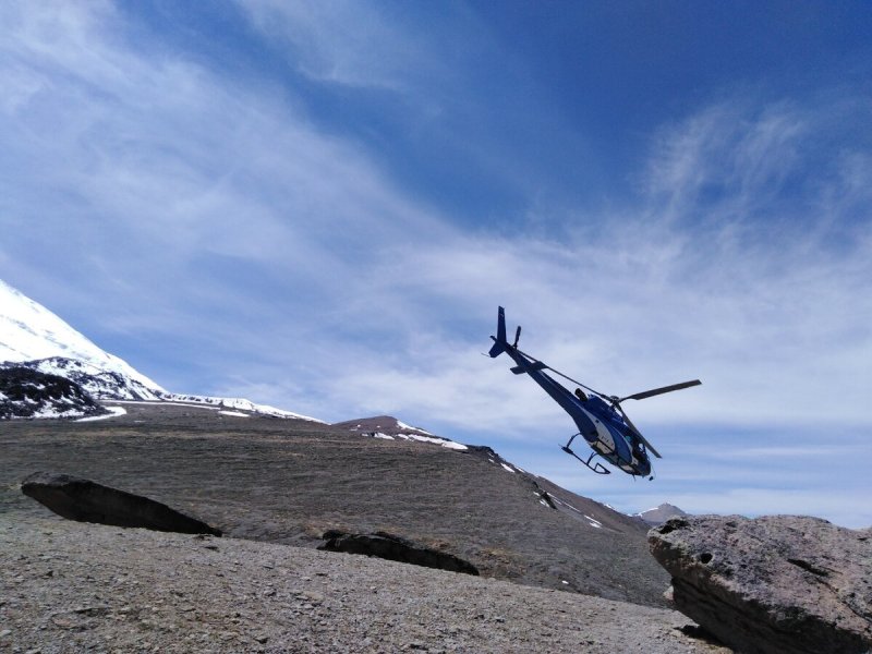 Вертолет на Эльбрусе