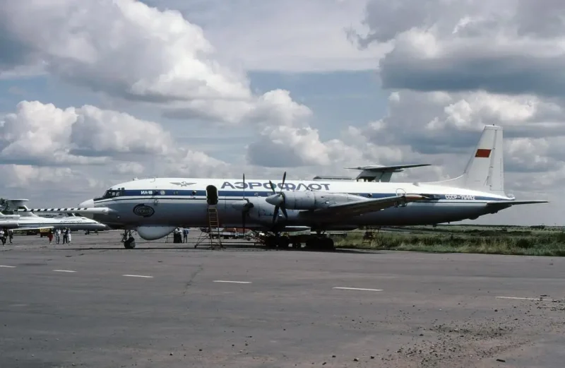 Самолет ил-18д "циклон"