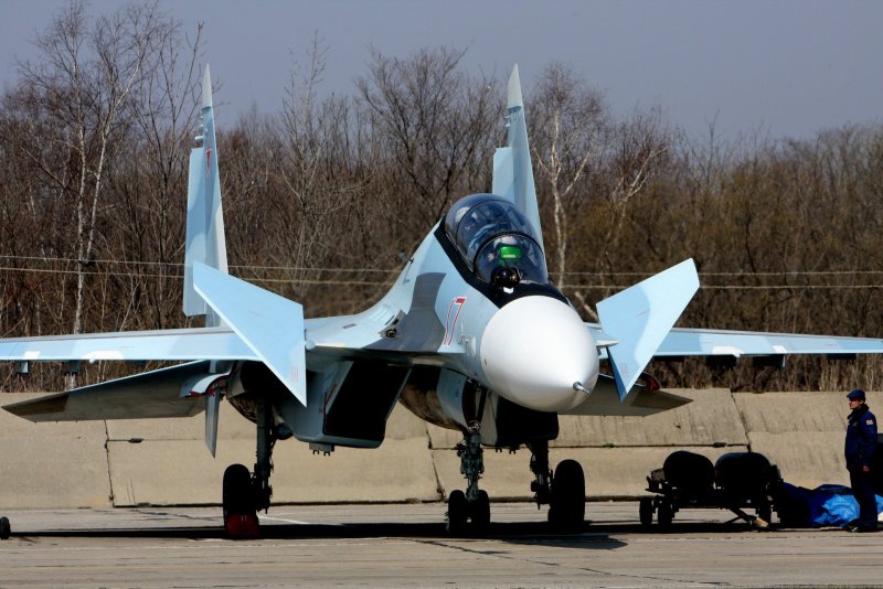 Истребитель Су-30см