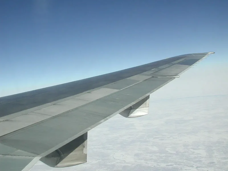 Алюминиевое крыло самолета
