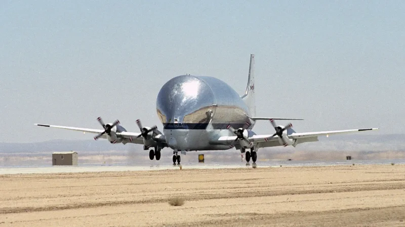 Boeing 377 super Guppy