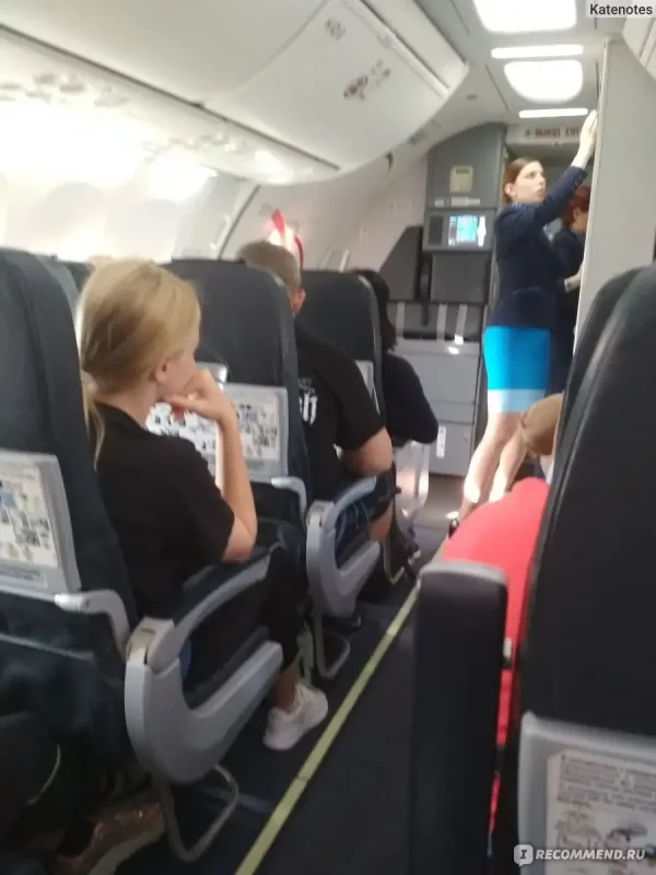 Победа Боинг 737-800 стюардессы