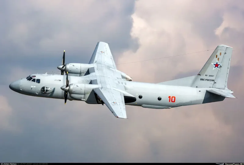 АН-26 военно-транспортный самолёт