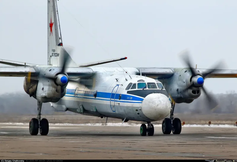 АН-26 военно-транспортный самолёт