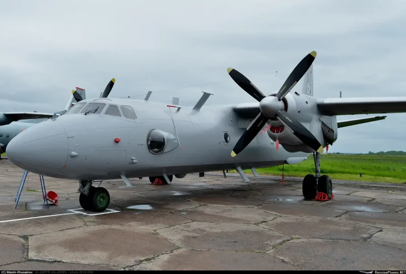 АН-26 военно-транспортный самолёт