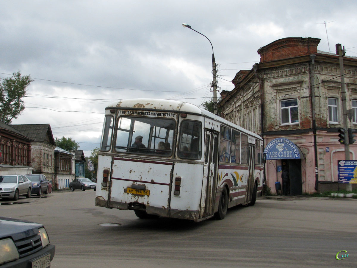 Арзамас автобус номер. ЛИАЗ 677 Арзамас. Автобусы Арзамас. Арзамасский автобус. Старые автобусы в Арзамасе.