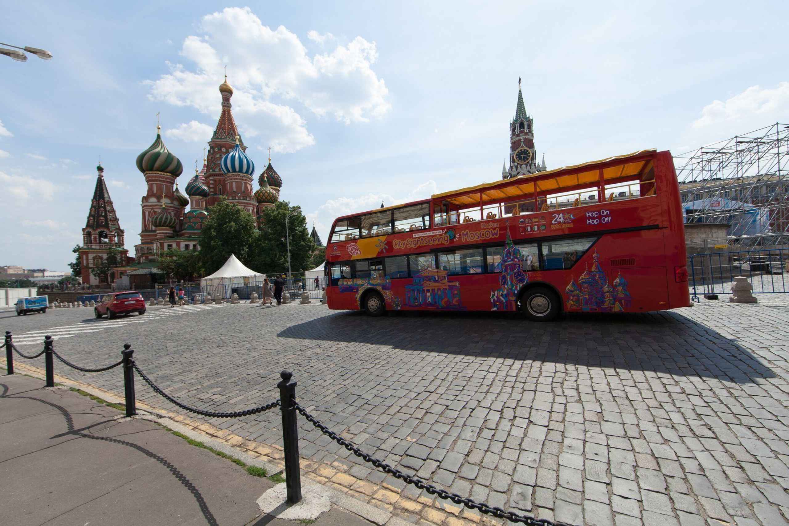Класс тур москва. Автобус City Sightseeing Москва. Hop on Hop off Москва. Автобус City Sightseeing Russia. Sightseeing Tour по Москве.