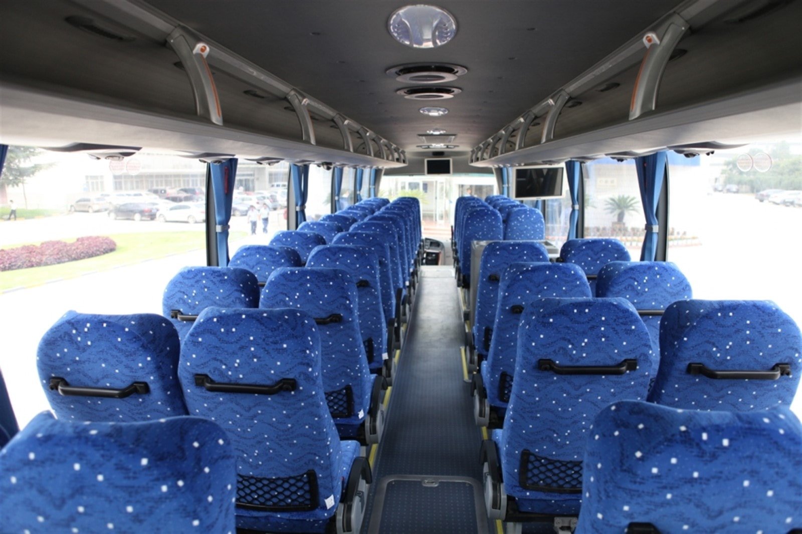 Автобус ютонг фото на 53 места