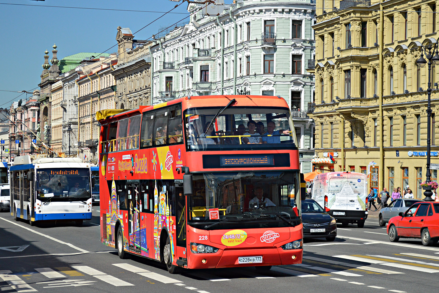 Автобусы в санкт петербурге до скольки. Автобус в Питере. Городские автобусы Санкт-Петербурга. Маршрутки Санкт-Петербурга. Цвет питерских автобусов.