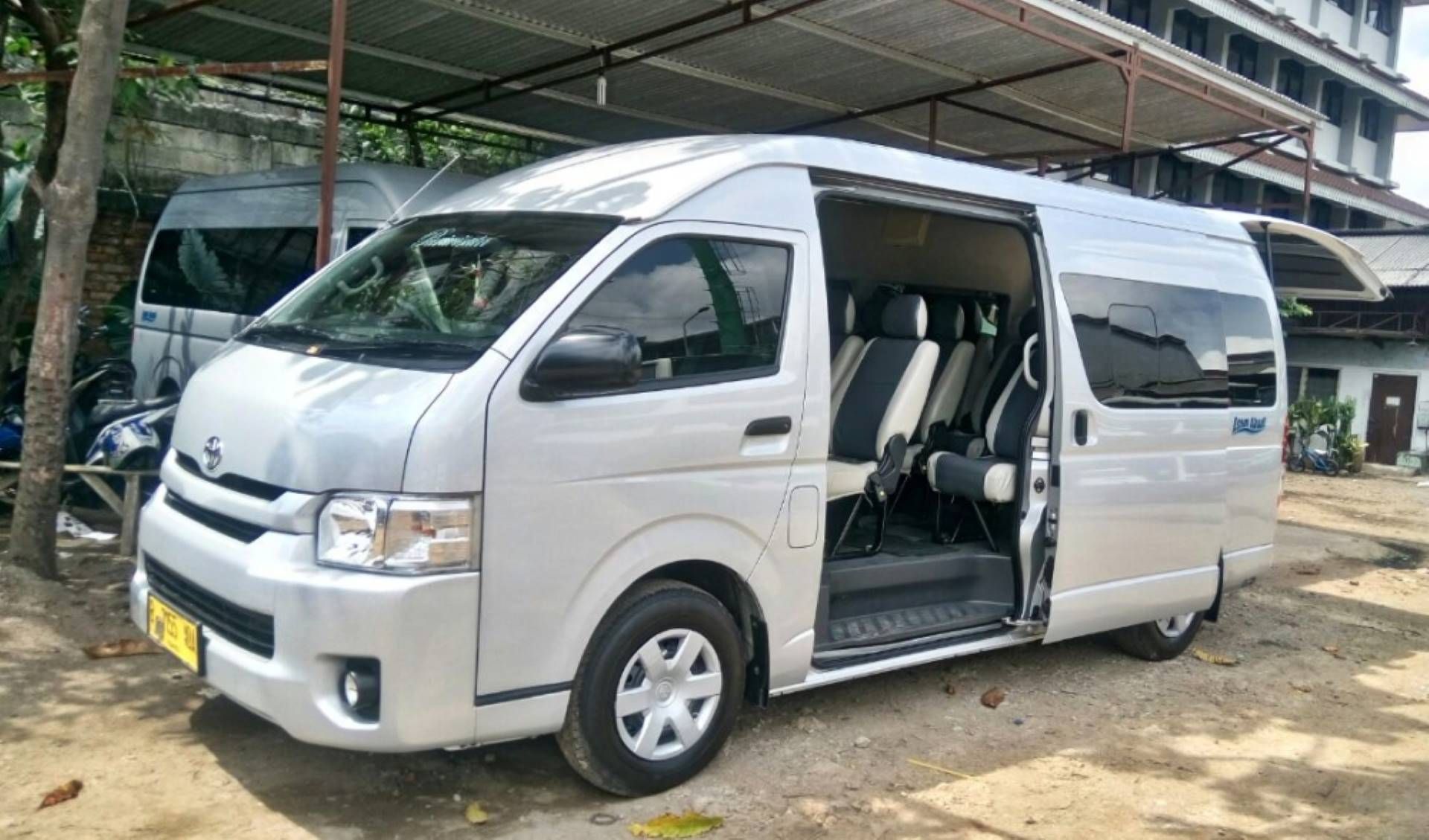 Toyota Hiace 2700