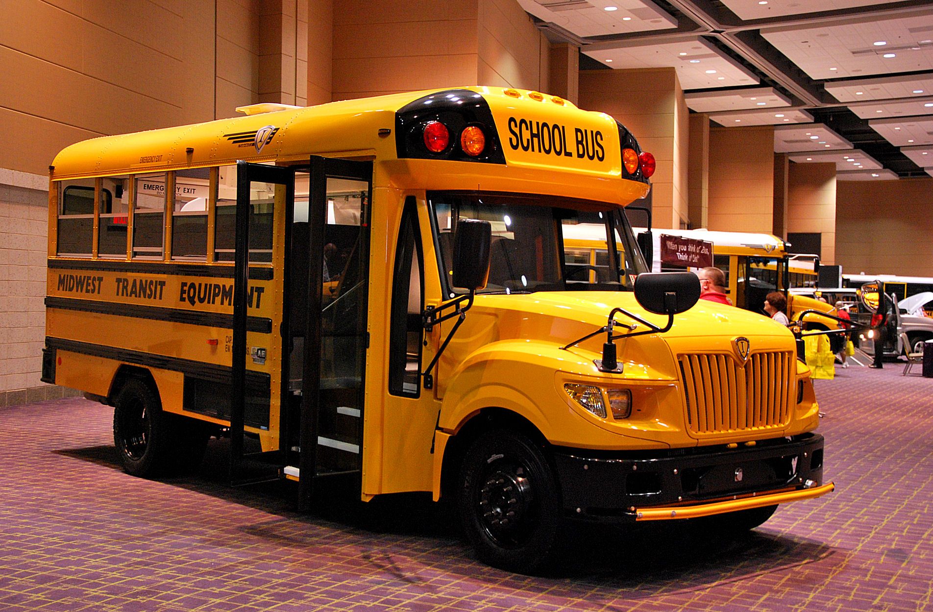 School bus. Школьный автобус. Школьный автобус длинный. Школьные автобусы мира. Школьный автобус настоящий.