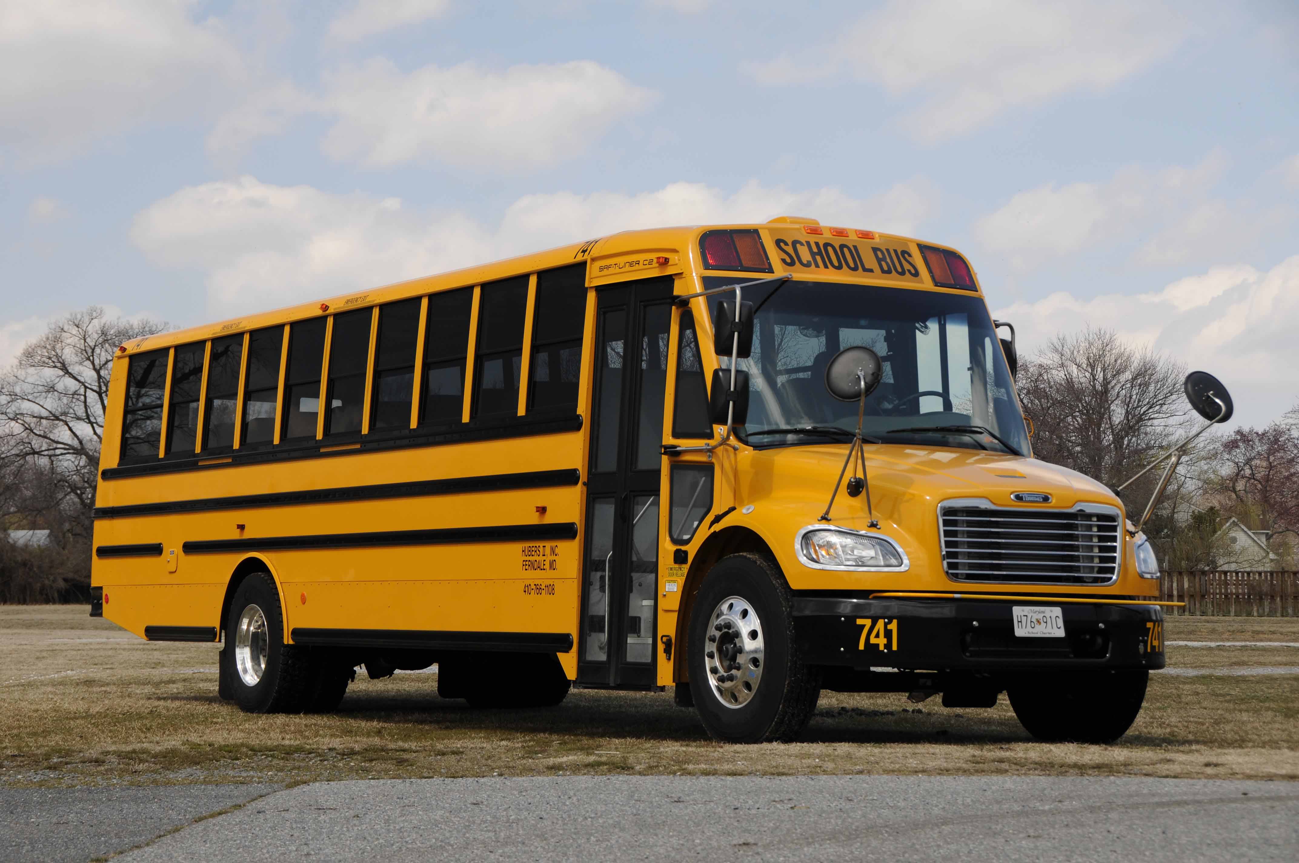 Желтые автобусы дети. Фредлайнер автобус школьный. Американский школьный автобус. Жёлтый школьный автобус. Красивый автобус.