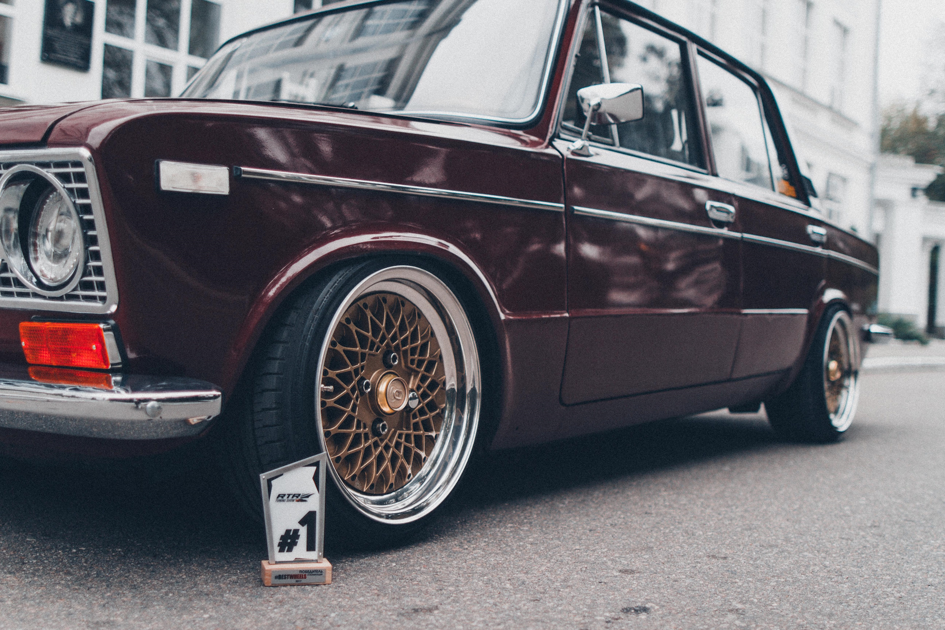 Lada 2105 stance