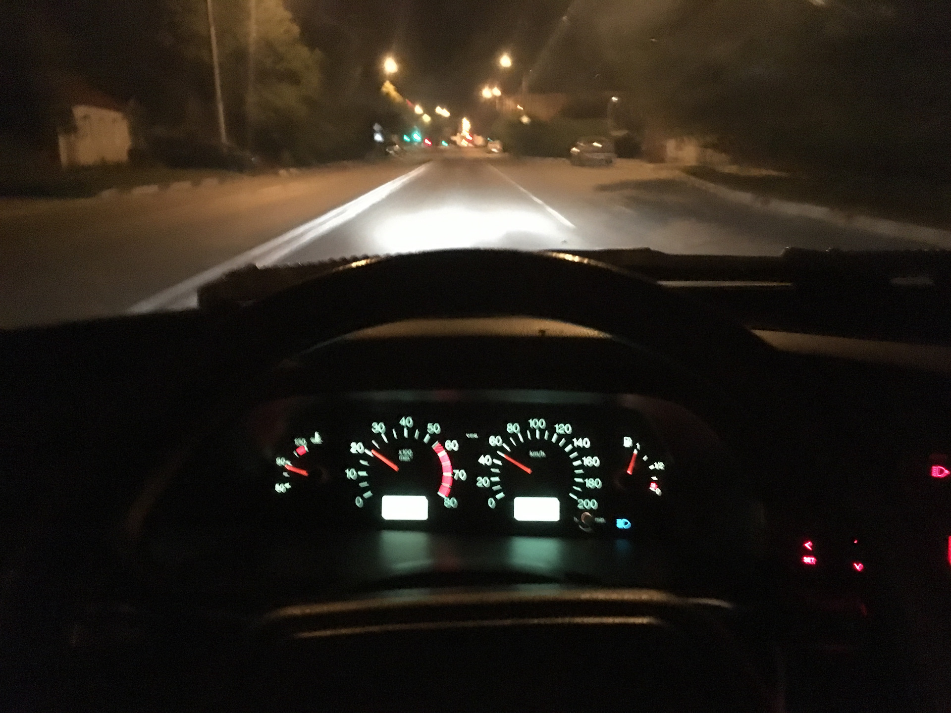 ВАЗ 2115 за рулем ночью