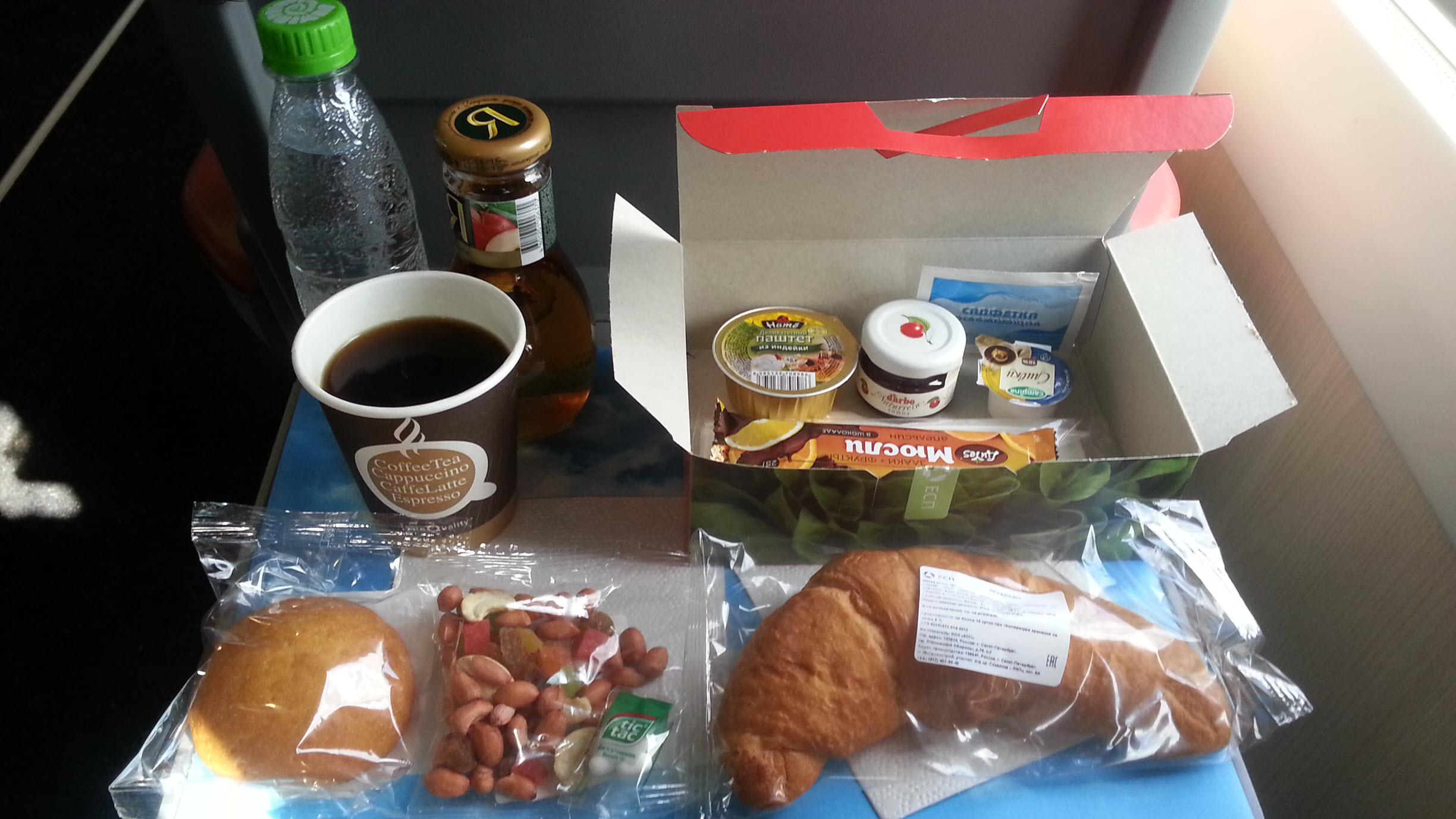 Можно в поезд брать нож. Питание в поезде. Набор продуктов в поезд. Наборы питания в поезде. Продукты питания в поезд.