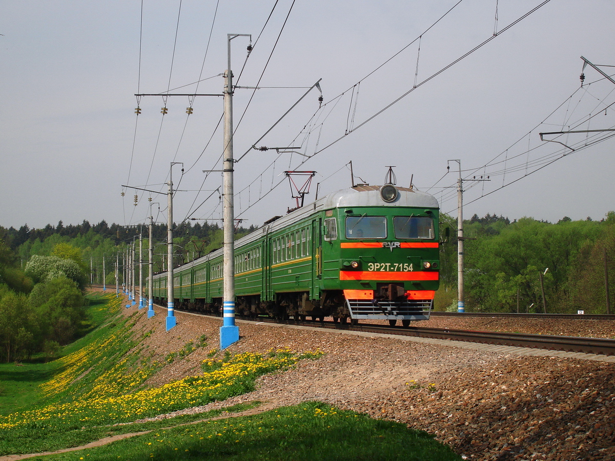 Поезда белорусское направление. Эр2т 7154. Эр2т 7203. Электричка эр2т-7187. Эр2 на белорусском направлении.