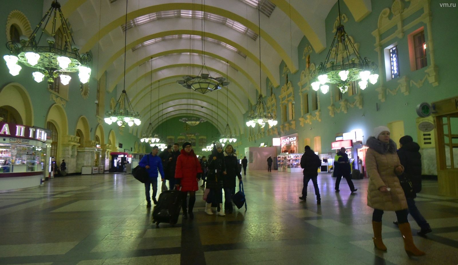 Киевский казанский. Вокзал Москва Казанская внутри. Казанский вокзал Москва внутри. Вокзал Казанский Москва вокзал Савеловский. Казанский вокзал Москва панорама внутри.