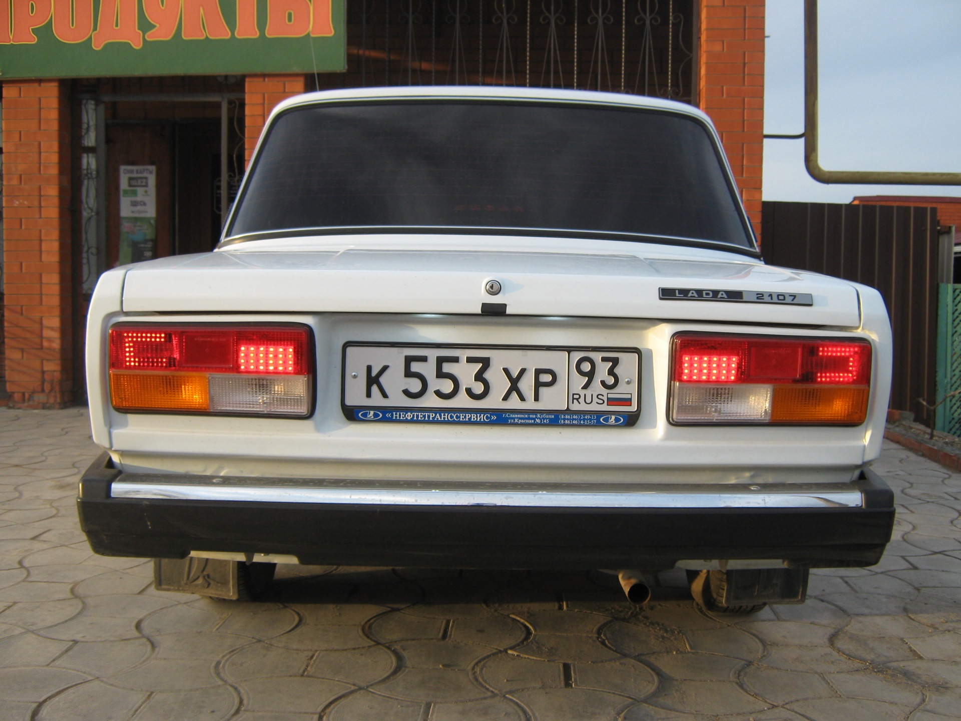 Фотография заднего. ВАЗ 2107 сзади. Lada 2107 сзади. Задок ВАЗ 2107. Жигули 2107 сзади.