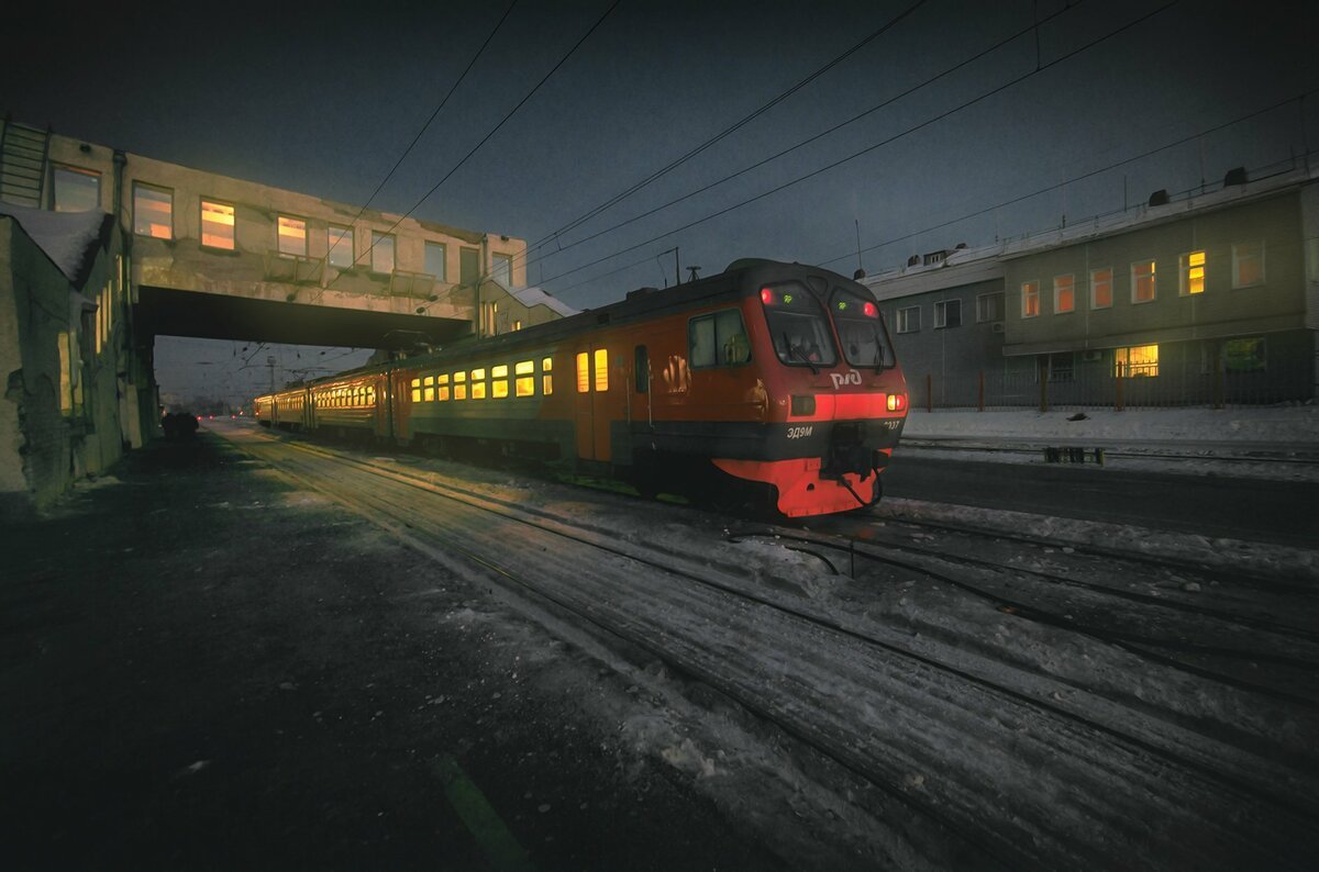 Фото в электричке вечером