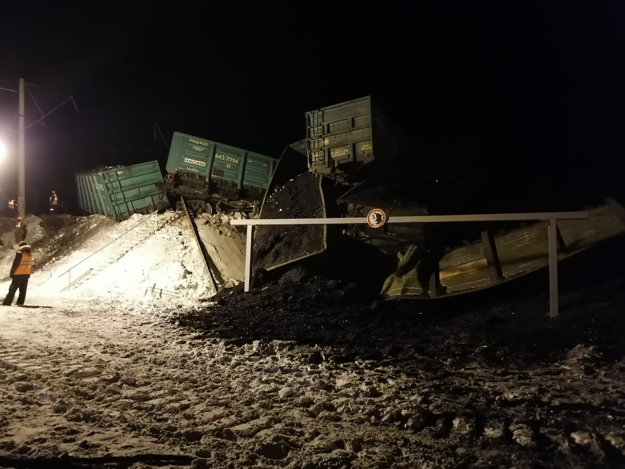 Сход на забайкальской жд вчера. Сход вагонов Могоча. Сход вагонов в Могочинском районе. Сход вагонов в Забайкалье. Сход 34 вагонов ЗАБЖД.